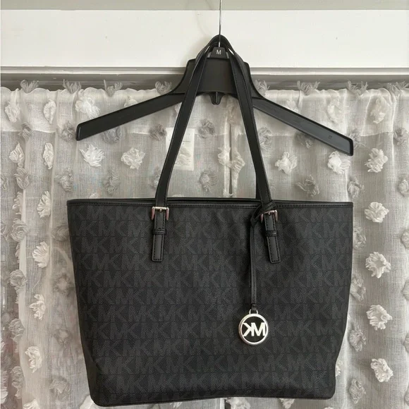 Michael Kors purse - Picture 1 of 8